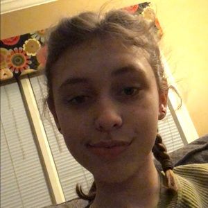 Meet your Posher, Elise